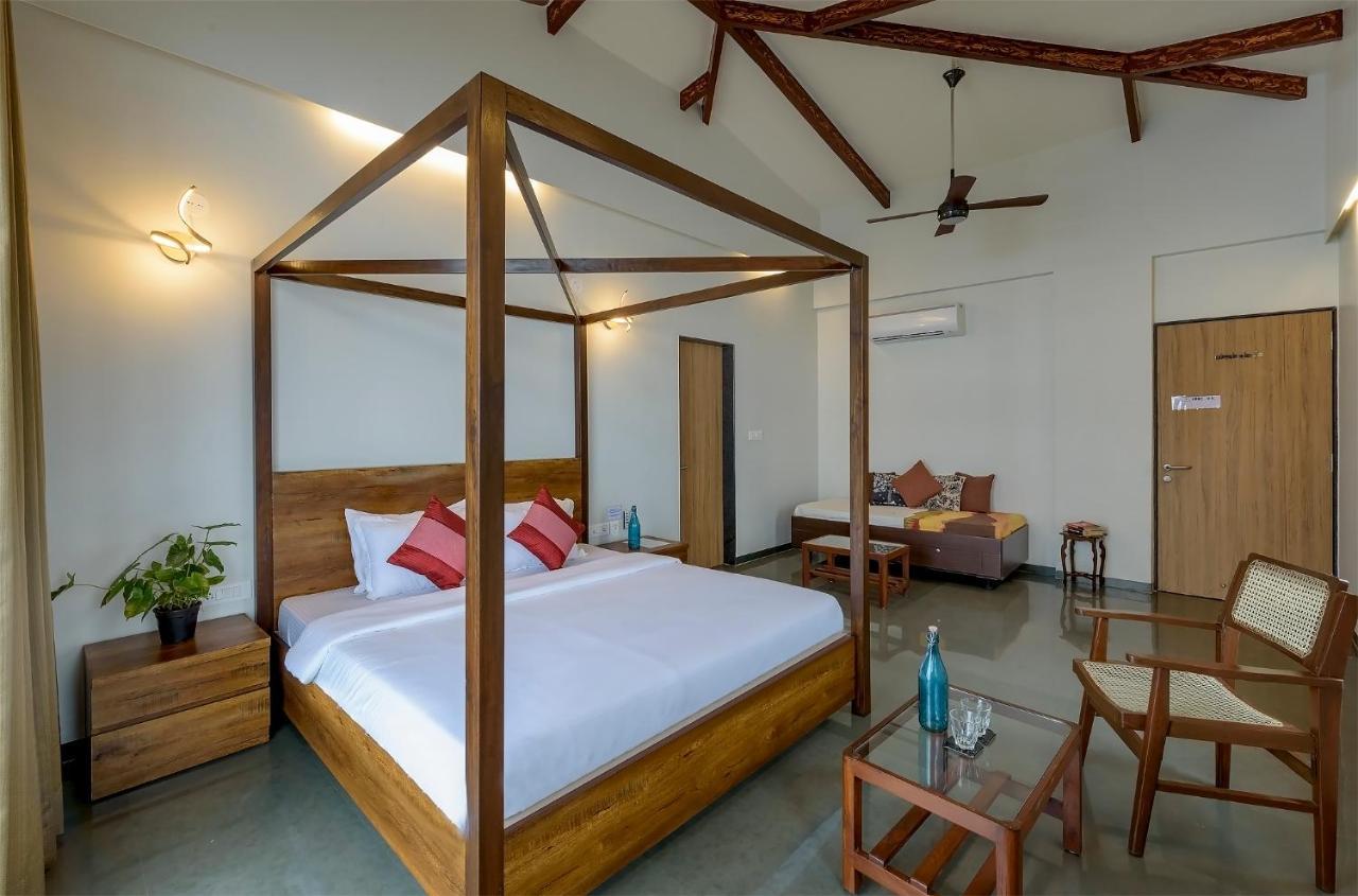 Saffronstays Falcon Hill, Lonavala - Luxury Villa With Infinity Pool Near Lion'S Point Exterior foto